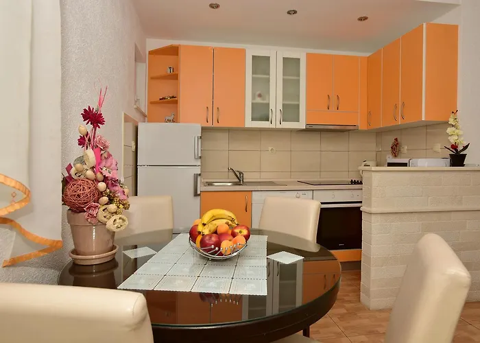 Apartments Luetić