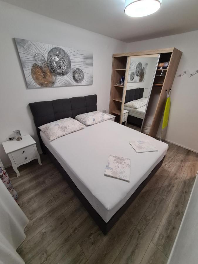 Luetić * Makarska