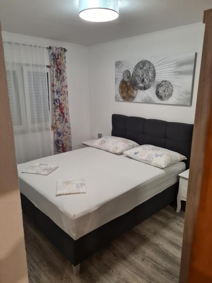 Luetić * Makarska