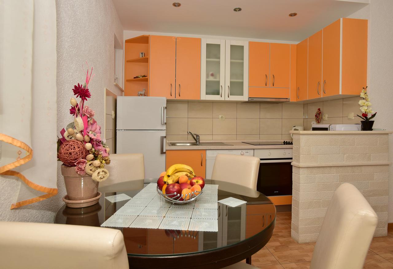 Apartment Luetic Makarska