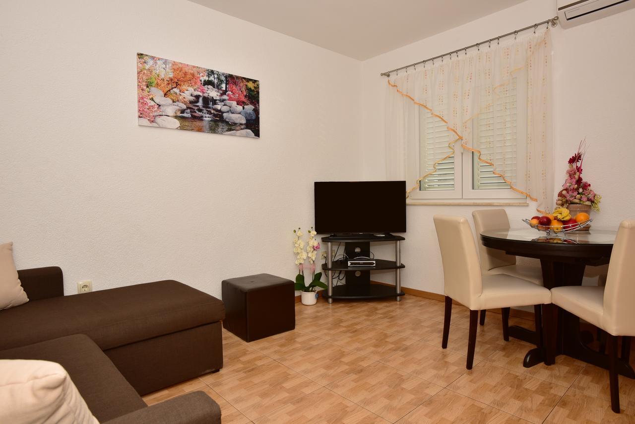 Apartment Luetic *